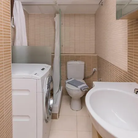 George's Poet Maisonette *